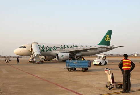 A Spring Airlines plane at an airport in Nantong, Jiangsu province. Low-cost airlines are set to take off in China. Provided to China Daily   