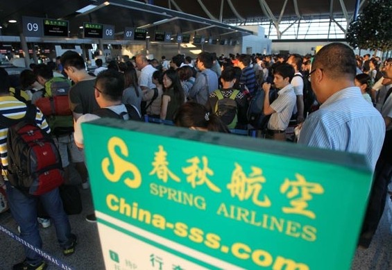 Spring Airlines Co Ltd, the first low-cost carrier in China, took off in 2005 and runs 15 international routes, making up 18 percent of its entire network by the end of 2013. Provided to China Daily  