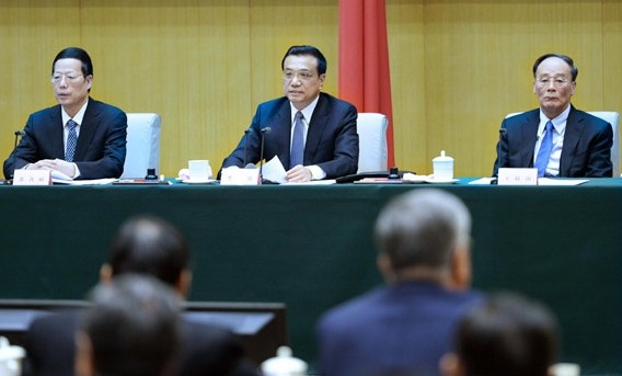 Chinese Premier Li Keqiang (C), also a member of the Standing Committee of the Political Bureau of the Communist Party of China (CPC) Central Committee, speaks during the second anti-corruption work conference held by the State Council, in Beijing, capital of China, Feb 11, 2014. [Photo/Xinhua]  