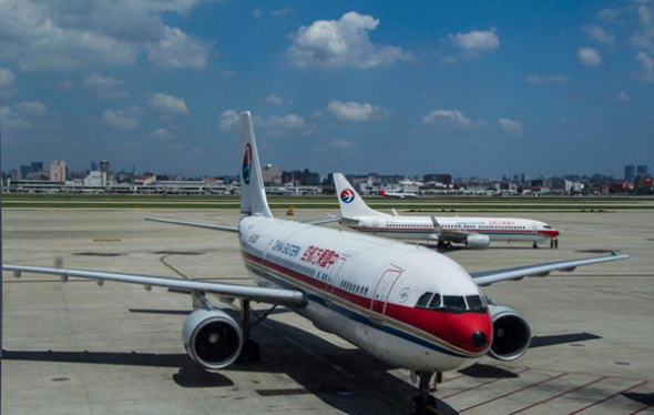 Two jet planes of China Eastern Airlines are seen at the Hongqiao International Airport in Shanghai. [Photo source: Chinadaily.com]