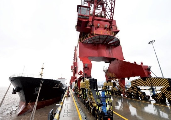 The Zhoushan Port Comprehensive Bonded Zone started operations of its first-phase project on Jan 8. Provided to China Daily   