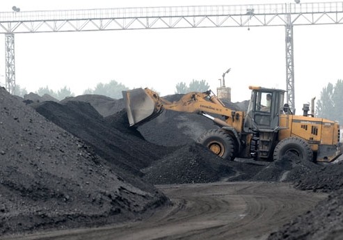 A coal transportation station in Taiyuan,Shanxi province. The coal industry in Shanxi faces an uphill battle to get financing amid price cuts and the near default of a related investment product. Yan Yan / Xinhua  