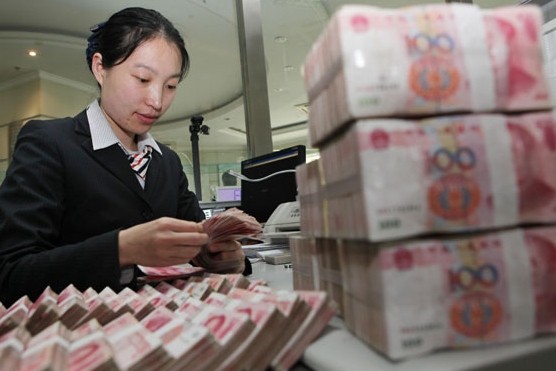 Renminbi currency futures witnessed a record high of 1,461 contracts ($146.1 million notional)in February, up 500 percent from the average daily volume in 2012. Si Wei / for China Daily   