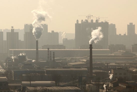 A layer of smog covers Taiyuan, the capital of Shanxi province. Premier Li Keqiang said in a Friday discussion with the province's deputies that a proposed clean coal hub will help promote clean energy. Provided to China Daily   