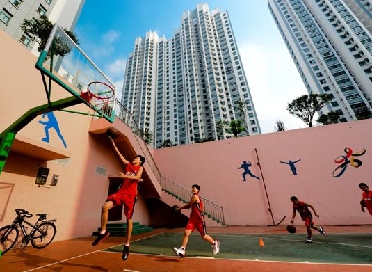 A basketball court in a renovated district of Zaozhuang, Shandong province. The central government aims to accelerate such projects, part of the nation's urbanization drive, with total investment expected to exceed 1 trillion yuan ($162 billion) this year. Guo Xulei / Xinhua