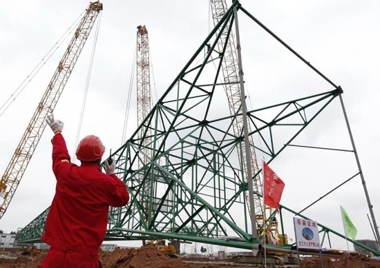 Assembling drilling platform on 4th March 2014. [Photo/chinadaily.com.cn]  