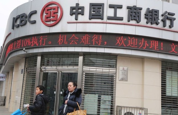 Two residents waiting for an ICBC branch in Xuchang, Henan province, to open for business. Geng Guoqing / For China Daily   