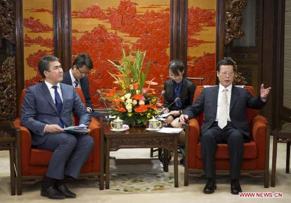 Chinese Vice Premier Zhang Gaoli (R) meets with Kazakh Deputy Prime Minister Aset Isekeshev, who is also minister of industry and trade, in Beijing, capital of China, April 3, 2014. (Xinhua/Xie Huanchi)