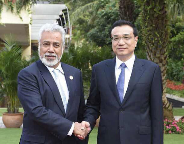 Chinese Premier Li Keqiang meets with Timor Leste's Prime Minister Jose Alexandre Xanana Gusmao, in Sanya, Hainan province, April 9, 2014. [Photo/Xinhua]