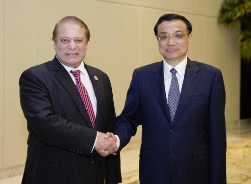 Chinese Premier Li Keqiang (R) meets with Pakistani Prime Minister Muhammad Nawaz Sharif, in Boao, south China's Hainan Province, April 10, 2014. Muhammad Nawaz Sharif came here to attend the Boao Forum for Asia (BFA) Annual Conference 2014. (Xinhua/Xie Huanchi)