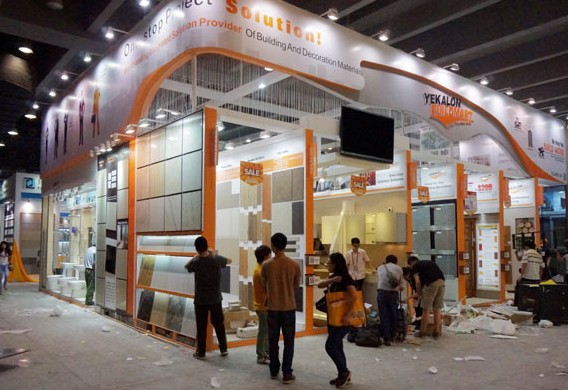 Exhibitors arrange displays at the China Import and Export Fair, known as the Canton Fair, in Guangzhou, Guangdong province, on Monday. The spring session of the fair opens Tuesday. ZOU ZHONGPIN/CHINA DAILY