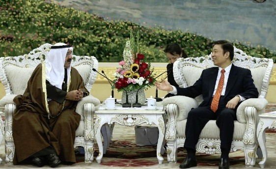 Chinese Vice President Li Yuanchao (R) meets with Sheikh Nasser Sabah Al-Ahmad Al-Sabah, the Kuwaiti Minister of Amiri Diwan, at the Great Hall of the People in Beijing, capital of China, April 17, 2014. (Xinhua/Pang Xinglei)