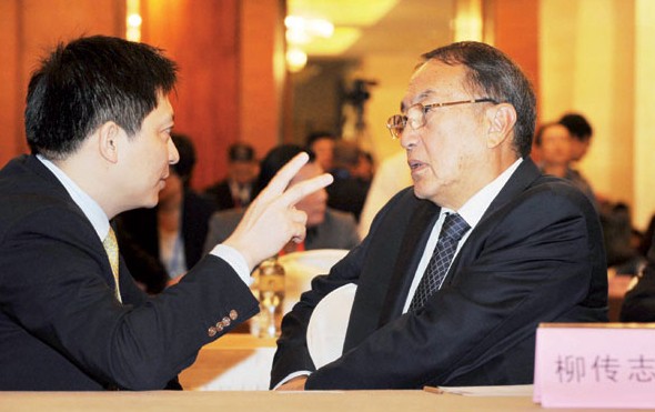 Liu Chuanzhi (right), founder and former president of Lenovo Group Ltd, at the signing ceremony of Zhongguancun Science Park in Guiyang. In 2013, the Big Three telecom carriers agreed to build regional data centers in Guiyang because of lower land and power prices. Provided to China Daily