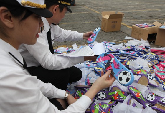 Customs officers seize 7,200 illegally made sandal soles with Brazil World Cup logos on Thursday in Xiamen, Fujian province. China's immature patent services face challenges in the push for intellectual property protection. Lei Guohua / for China Daily