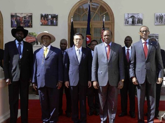 Chinese Premier Li Keqiang (C) poses for a group photo with South Sudan's President Salva Kiir (1st L, front), Ugandan President Yoweri Museveni (2nd L, front), Kenyan President Uhuru Kenyatta (2nd R, front), and Rwandan President Paul Kagame (1st R, front), after the signing ceremony of the Mombasa-Nairobi railway agreement in Nairobi, Kenya, May 11, 2014. (Xinhua/Li Xueren)