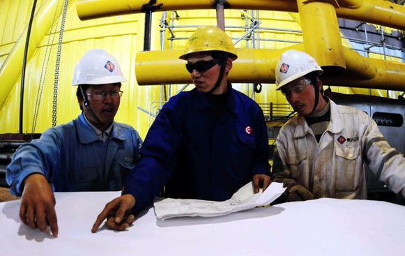 China National Offshore Oil Corp, the country's largest offshore oil and gas explorer, said in August 2013 that it has completed the key controlling project of the second phase of a pipeline in Guangdong province. Photo / China Daily]