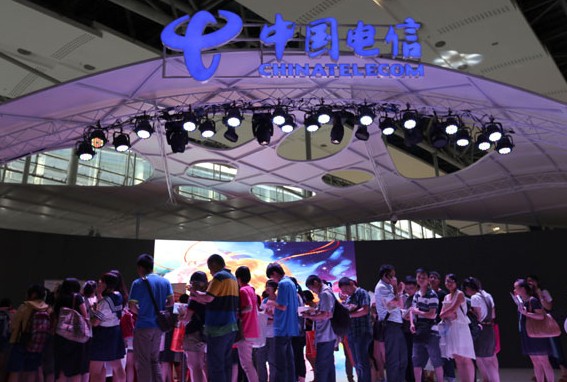 China Telecom promotes its 4G services in Guangzhou, Guangdong province. The company is seeking private investors for emerging telecommunications services such as online payments and social networking. Liu Jiao / For China Daily  