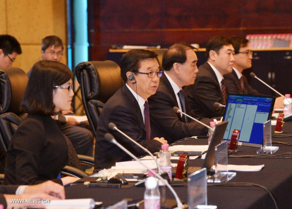 Chinese Minister of Commerce Gao Hucheng (4th R) addresses the APEC trade ministers' meeting held in the coastal city of Qingdao, east China's Shandong province, May 17, 2014. The two-day meeting of APEC trade ministers opened Saturday. (Xinhua/li Ziheng)