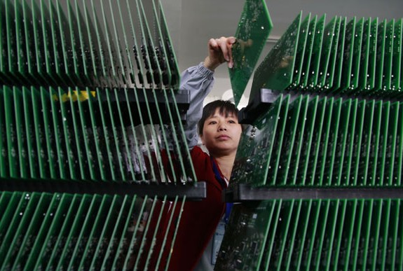 A worker with the Jiangxi-based high-tech company Shanshui Electronics Co Ltd sorts circuit boards. Tens of thousands of private equity and venture capital firms are believed to be behind China's vibrant technology, media and telecommunication sector. ZHANG HAIYAN/CHINA DAILY  