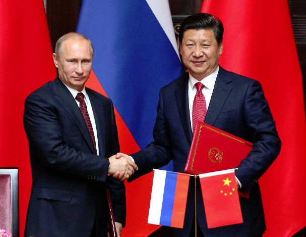 Chinese President Xi Jinping (R) and Russian President Vladimir Putin sign a joint statement aimed at expanding cooperation in all fields and coordinating diplomatic efforts to cement the China-Russia all-round strategic partnership of cooperation after their talks in Shanghai, east China, May 20, 2014. (Xinhua/Pang Xinglei)