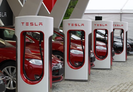 Various levels of governments announced new initiatives as the lack of charging stations continues to hobble electric vehicle sales. Ding Ding / Xinhua  