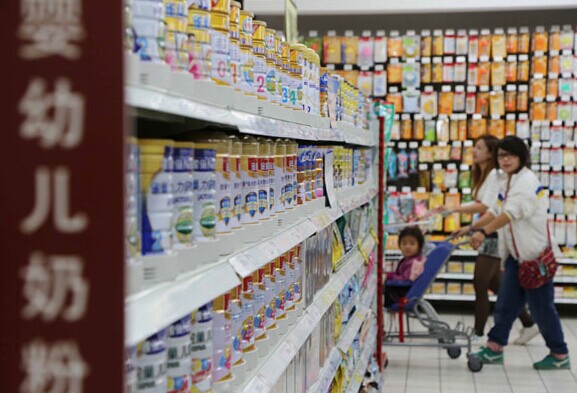 Dairy products at a supermarket in Xuchang, Henan province. The government's stricter permit requirements, which are expected to keep up to one-third of domestic infant formula producers from manufacturing, is driving up competition between local and foreign dairy brands. Geng Guoqing / For China Daily  