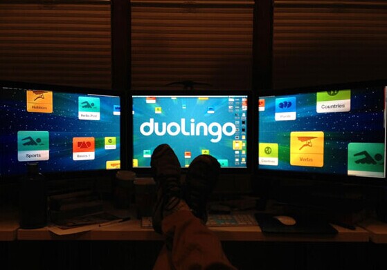 The desktop of one of Duolingo designers. [Photo/Official Facebook account of Duolingo]   