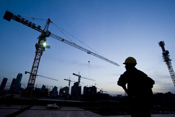 A residential project is under construction in Hai'an, Jiangsu province. The average home price of 10,978 yuan ($1,770) per square meter in May in 100 major cities was the first month-on-month drop since June 2012. [Photo/China Daily]  