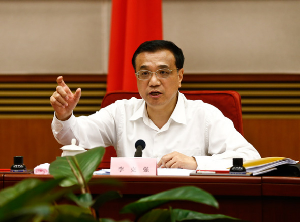 Premier Li Keqiang speaks at an economic symposium attended by provincial leaders in Beijing on Friday. FENG YONGBIN / CHINA DAILY