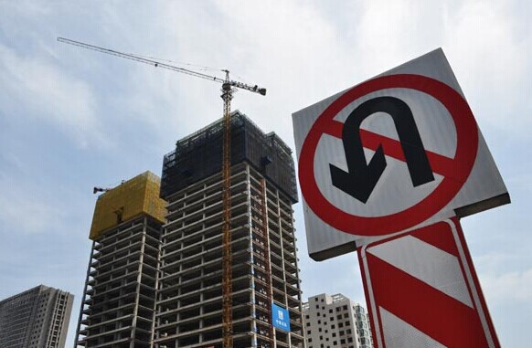  A construction site in Rizhao, Shandong province. Many third- and fourth-tier cities have seen property prices slump recently. [Photo/China Daily]