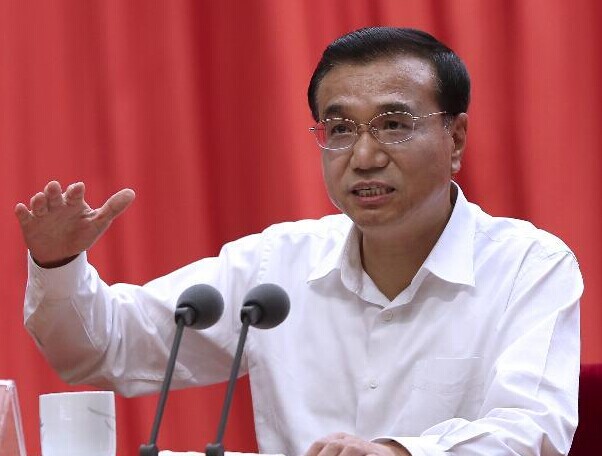 Chinese Premier Li Keqiang, also a member of the Standing Committee of the Political Bureau of the Communist Party of China (CPC) Central Committee, addresses the nation's top academicians and scientists on economic situation in a conference in Beijing, capital of China, June 10, 2014. (Xinhua/Pang Xinglei)