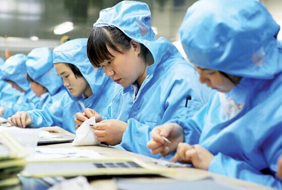 Employees at a laptop workshop in Chongqing. About one in four laptop computers in the world are now made in the Chinese city. [Photo/China Daily]  