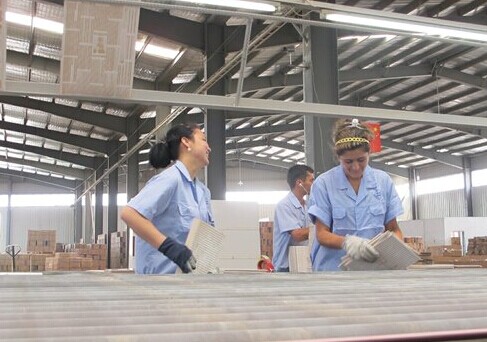 Uzbek employees are working at a ceramic tile factory in the Peng Sheng Industrial Park on June 6, 2014. Photo: Wang Wenwen/GT