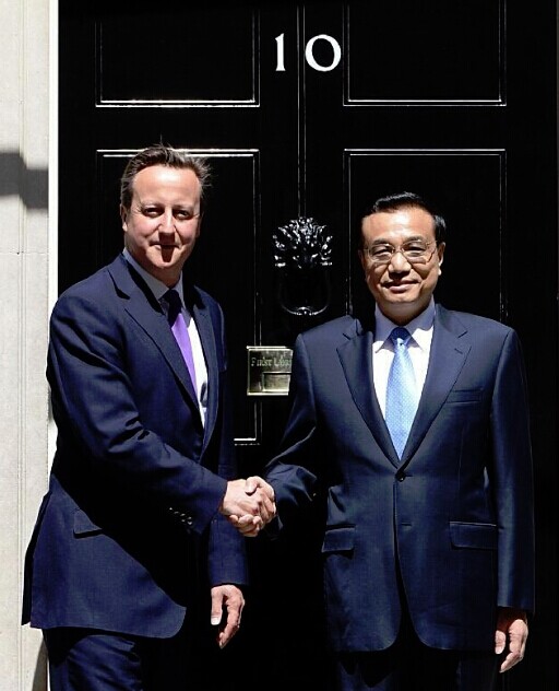 Chinese Premier Li Keqiang (R) shakes hands with British Prime Minister David Cameron during their annual meeting in London, Britain, June 17, 2014. (Xinhua/Li Tao) 