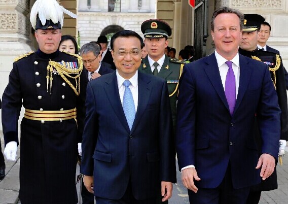 Chinese Premier Li Keqiang (C) holds an annual meeting with British Prime Minister David Cameron in London, Britain, June 17, 2014. (Xinhua/Pang Xinglei)