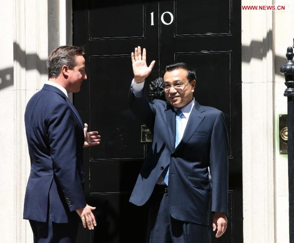 Chinese Premier Li Keqiang (R) holds an annual meeting with British Prime Minister David Cameron in London, Britain, June 17, 2014. (Xinhua/Pang Xinglei)