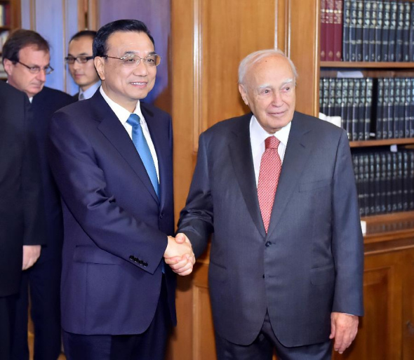 Chinese Premier Li Keqiang (L) meets with Greek President Karolos Papoulias at the Presidential Mansion in Athens, capital of Greece, June 20, 2014. (Xinhua/Li Tao)