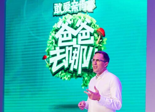 Daniel Kirchert, managing director of Infiniti China, announced Infiniti would extend its sponsorship for season II of Where Are We Going, Dad?  [Photo / China Daily]