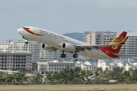 A Hainan Airlines plane takes off from Sanya, Hainan province. More and more carriers have plans to develop low-cost operations. Shi Yan / For China Daily