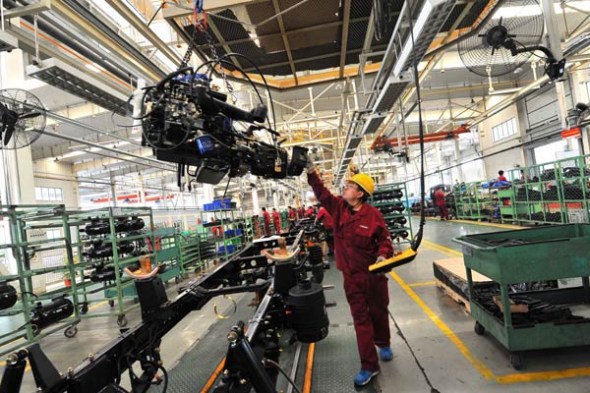 A worker helps assemble a car at an auto plant in Qingzhou, Shandong province. Vehicle manufacturing recorded 29.6 percent profit growth so far this year through May, according to official statistics. Provided to China Daily