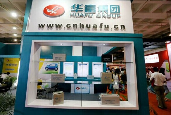 Huafu Group displays its battery products for electric vehicles at a new energy product exhibition in Beijing. China has approved a joint venture that plans to mass-produce nickel-metal hybrid batteries for electric vehicles. CHINA DAILY