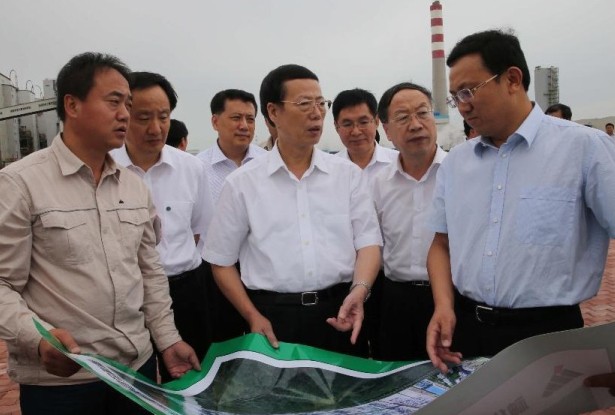 Chinese Vice Premier Zhang Gaoli (front C), also a member of the Standing Committee of the Political Bureau of the Communist Party of China Central Committee, visits Shenhua Ningxia Coal Industry Group in Ningxia Hui Autonomous Region, July 3, 2014. (Xinhua/Liu Weibing) 