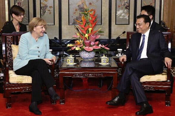 Chinese Premier Li Keqiang (R) meets with German Chancellor Angela Merkel in Beijing, capital of China, July 6, 2014. (Xinhua/Pang Xinglei)