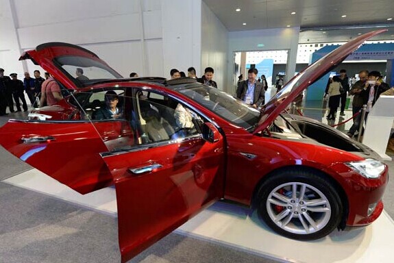 A Tesla car is on display at a Shanghai auto show in April. The company is being sued for trademark infringement.LAI XINLIN/CHINA DAILY  