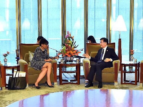 Chinese Vice Premier Wang Yang (2nd R), special representative of Chinese President Xi Jinping for the sixth round of the China-U.S. Strategic and Economic Dialogue, meets with U.S. Commerce Secretary Penny Pritzker and U.S. Trade Representative Michael Froman in Beijing, capital of China, July 9, 2014. (Xinhua/Li Tao)