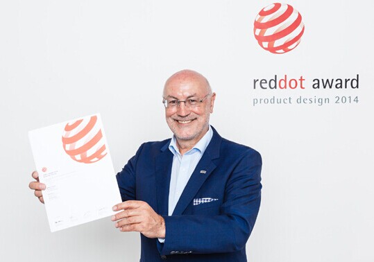Qoros' Executive Director of Design, Gert Volker Hildebrand wins the Red Dot Award at the Red Dot Design Museum in Essen, Germany. [Photo/chinadaily.com.cn]     