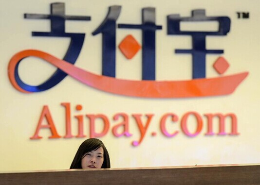 A receptionist works at Alipay's headquarters in Hangzhou, capital of East China's Zhejiang province, in this Jan 10, 2014 file photo. [Photo/Xinhua]  