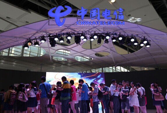 China Telecom promotes its 4G services in Guangzhou, Guangdong province. The company is seeking private investors for emerging telecommunications services such as online payments and social networking. Liu Jiao / For China Daily  