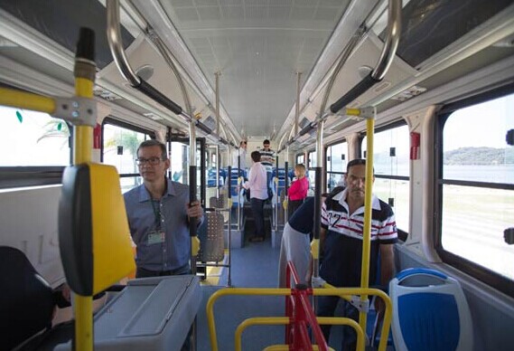 An electric bus made by BYD Co Ltd makes its debut in Rio de Janeiro. The Chinese auto company is making inroads into South America with a new plant in the city of Campinas, Brazil. Building the plant, BYD's first in the region, will cost about $90.2 million. The facility is slated to open in 2015. [Photo/Xinhua]  