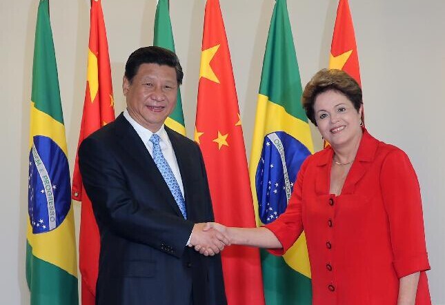 Chinese President Xi Jinping (L) and his Brazilian counterpart Dilma Rousseff shake hands during their meeting in Brasilia, Brazil, July 17, 2014. (Xinhua/Lan Hongguang)  